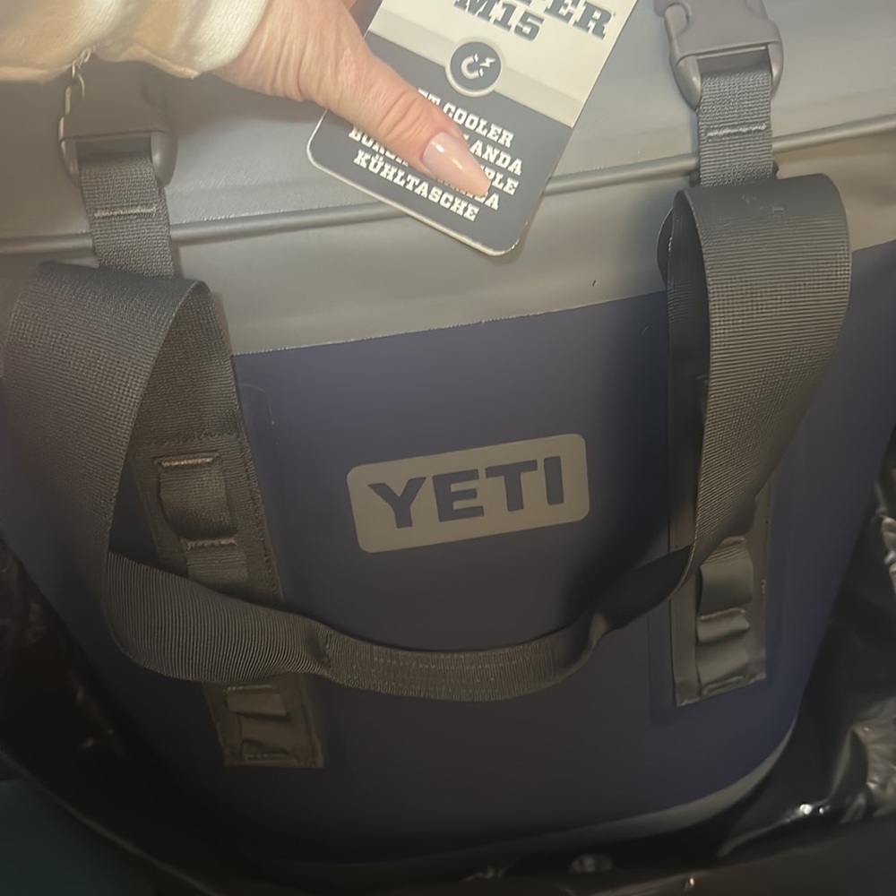 NWT  YETI HOPPER M15 SOFT COOLER- NAVY - Picture 6 of 7